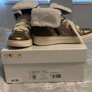 Kids Geox us 3.5 dark gray/beige zipper closer on the side velvet laces